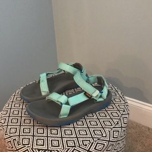 Girls aqua Tevas